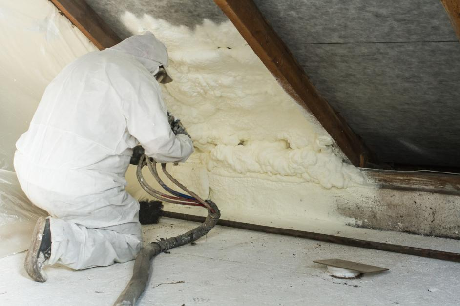 How to Select the Right Spray Foam Insulation Contractor