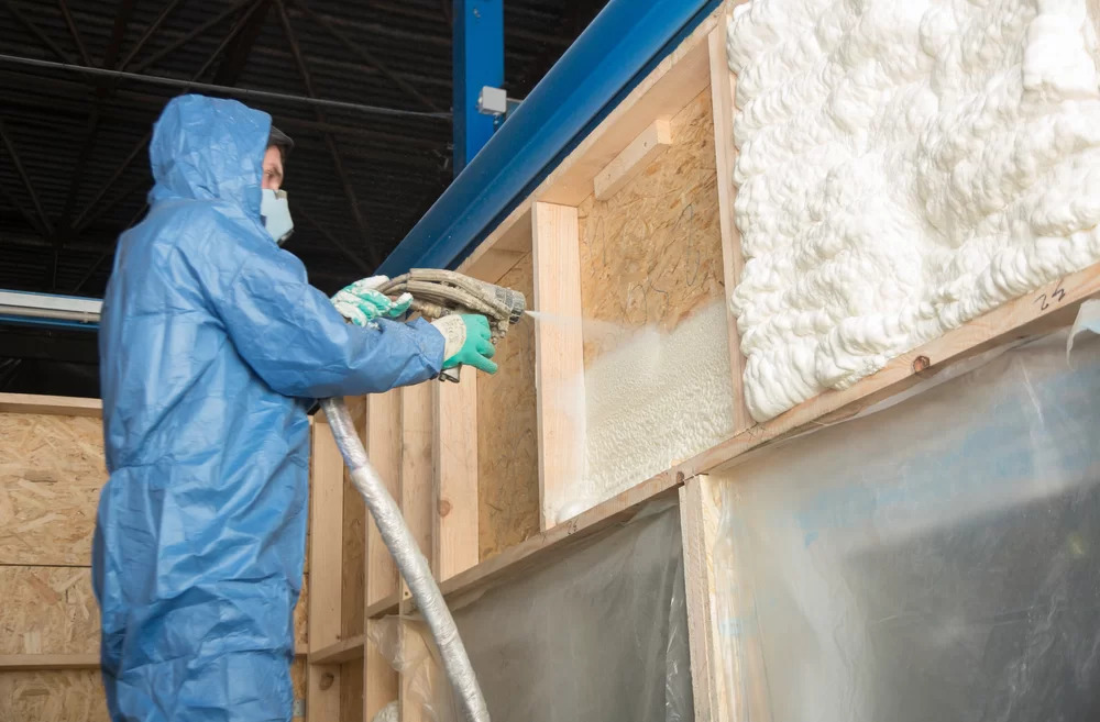 How to Choose a Spray Foam Insulation Contractor for Your Home
