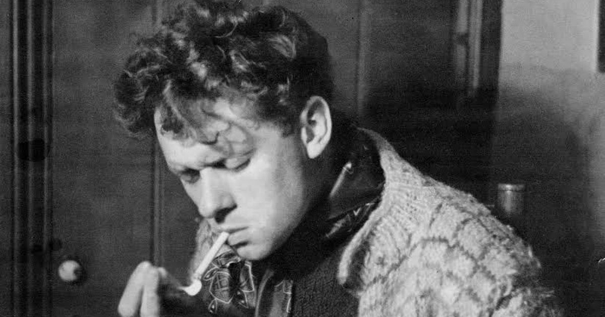 What Makes Dylan Thomas's Poetry Unique?