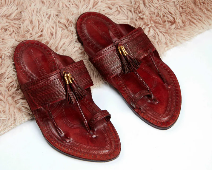 Buying Guide: Burgundy Men's Kolhapuri Chappals — Authenticity, Fit & Care