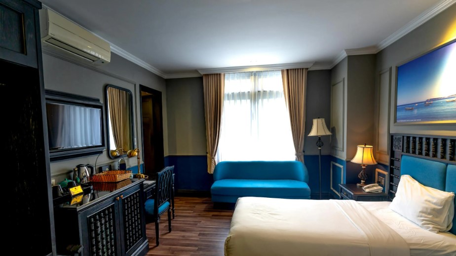 Top 10 Factors to Consider Before Booking a Hotel Online