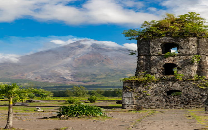 Temples, Volcanoes & Underground Rivers: The Ultimate Adventure Itinerary in the Philippines