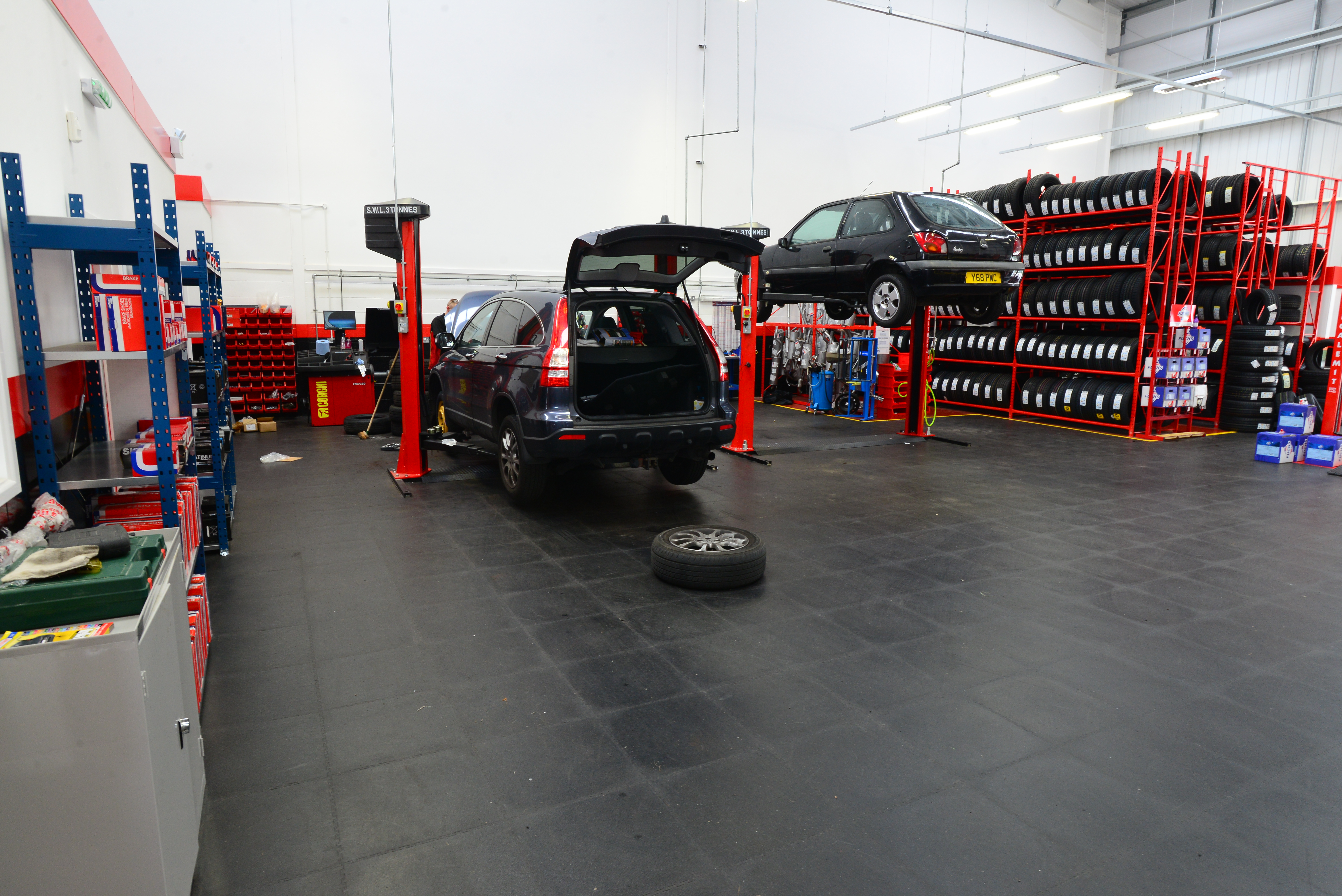 Tyre Shop vs Online Tyre Retailer: Which Option Is Better?
