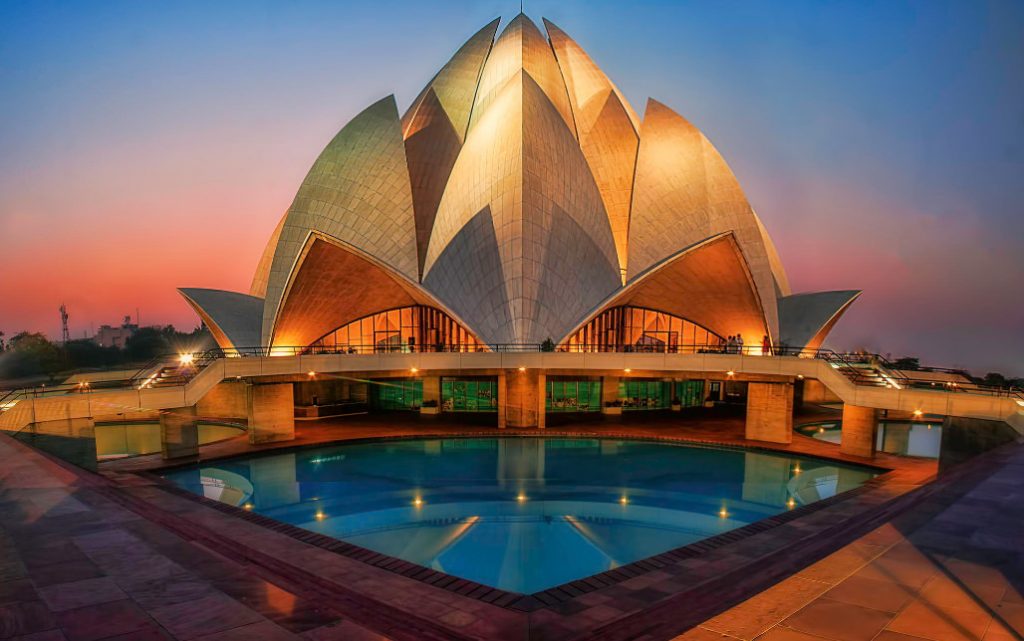 Luxury vs Budget: Choosing the Right Golden Triangle Tour Package