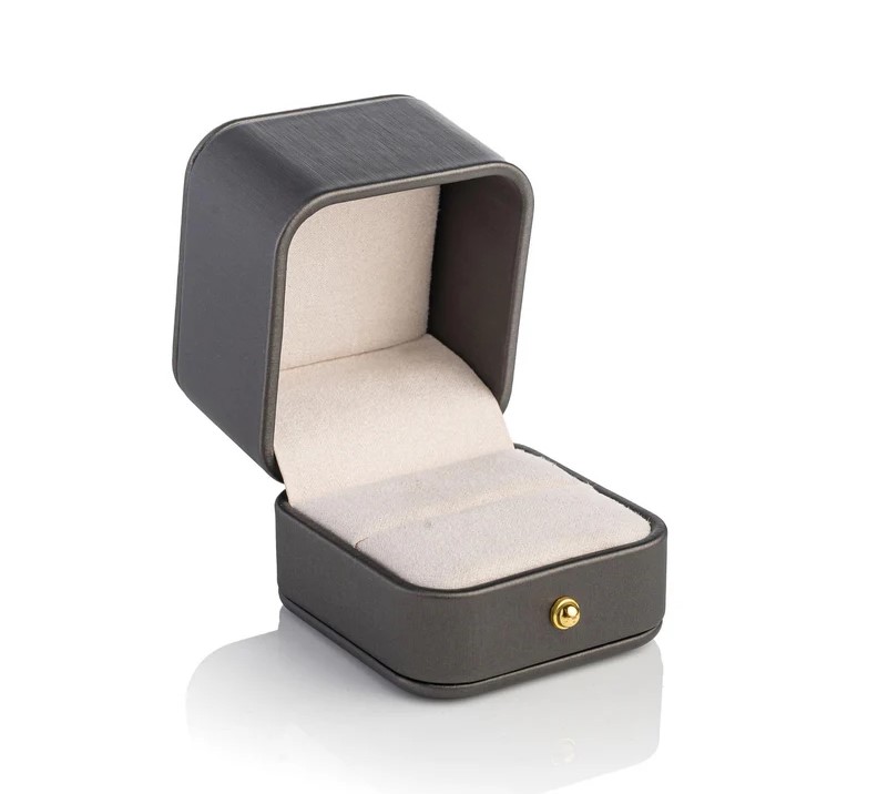 How Majestic Ring Boxes Boost Your Brand Perception