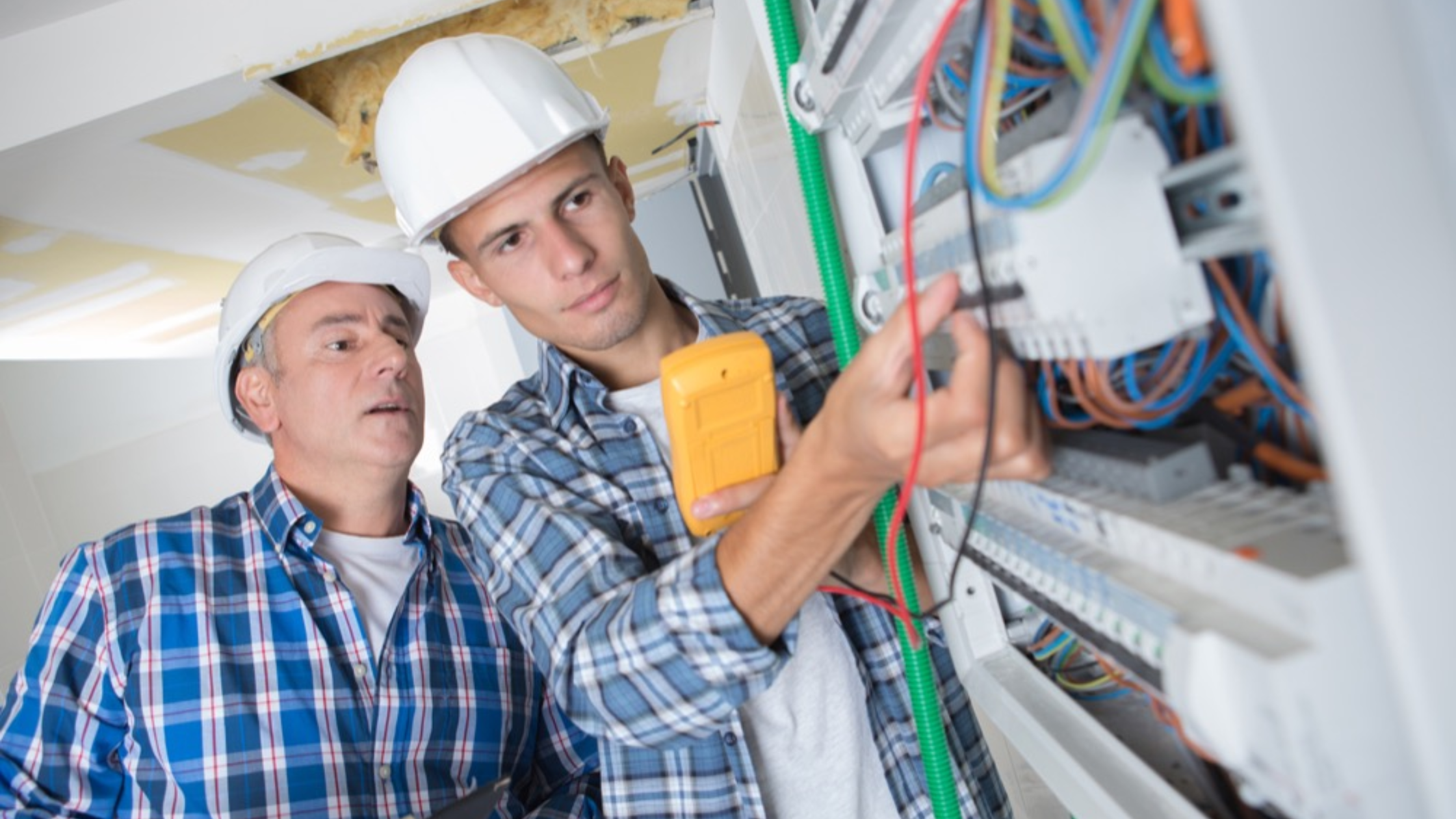 Certified Electrician vs Licensed Electrician: Who Should You Call First?