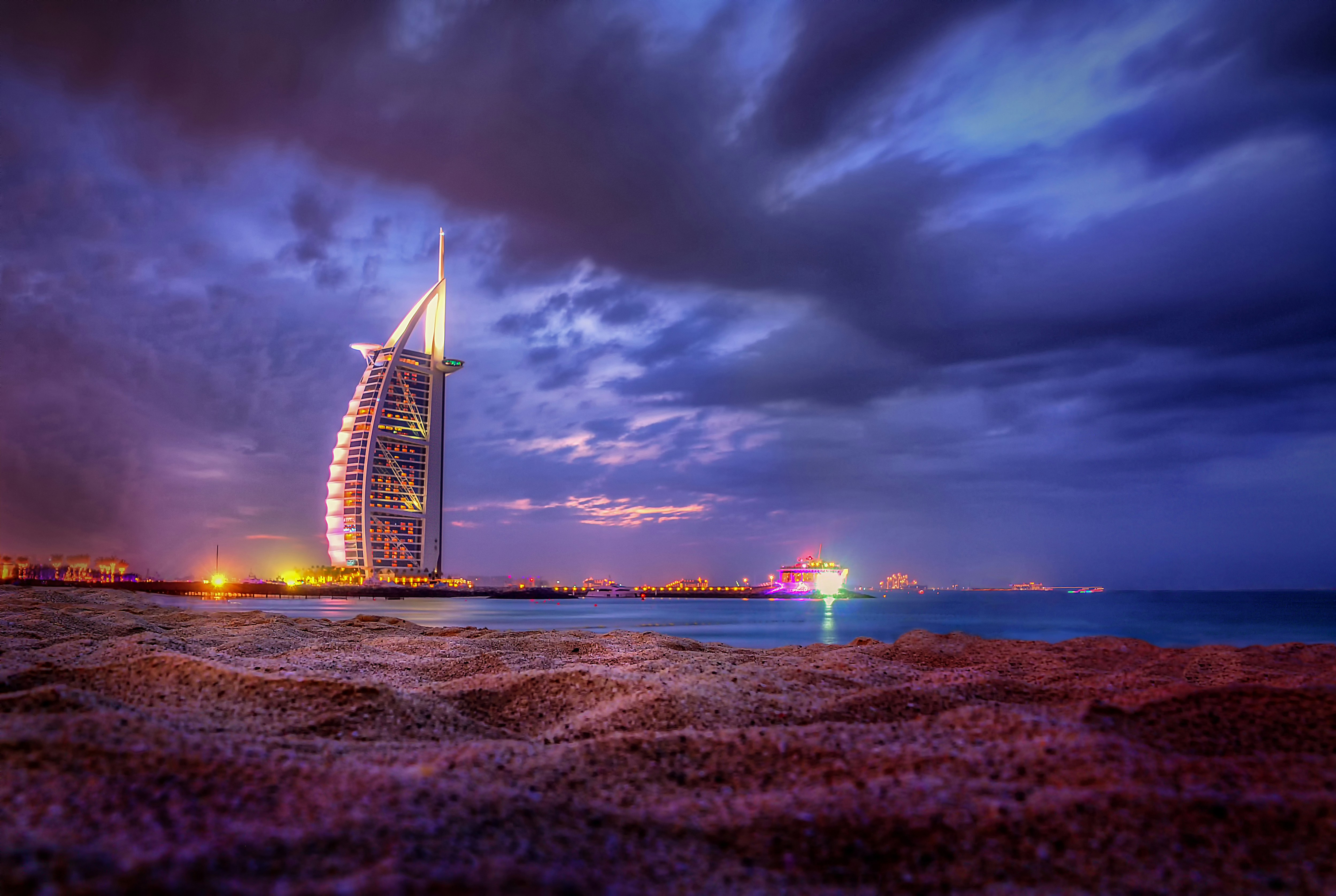 Top 5 Must-Visit Attractions at Dubai Parks and Resorts