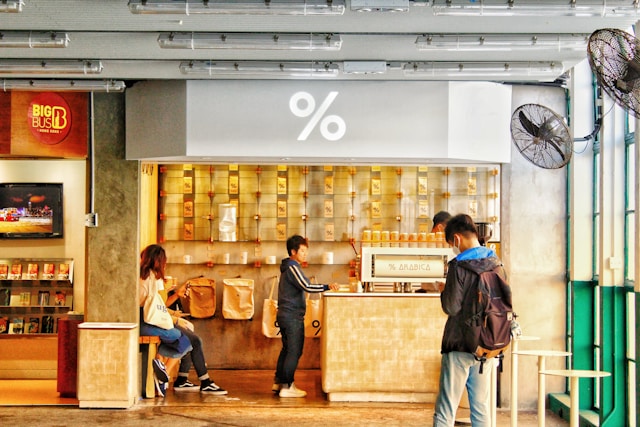 Why More UK Retail Workers Are Migrating into IT Roles in 2025