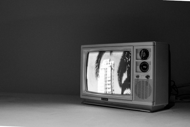 Addressable TV vs Linear TV: Comparing Targeting Approaches