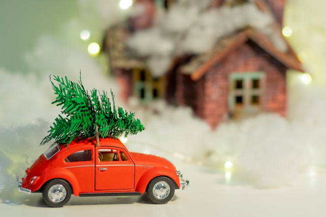 Holiday Auto Transport Deadlines: How to Avoid Price Spikes