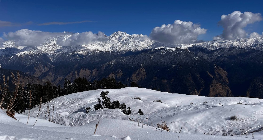 Top 5 Best Beginner Friendly Winter Treks in Uttarakhand