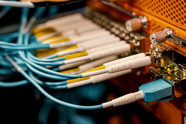 High-density fiber optic cable for data centers