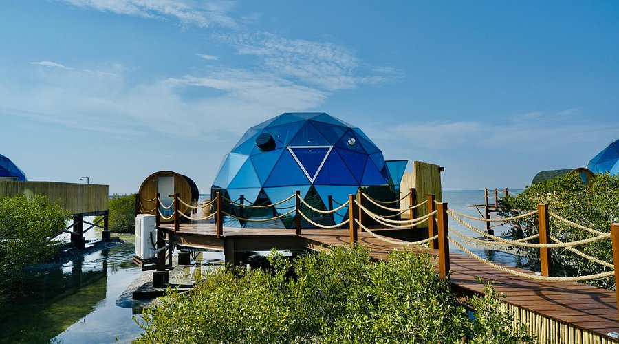 Best Resorts for Honeymoons in Dubai: Where Luxury Meets Love at LuxeGlamp