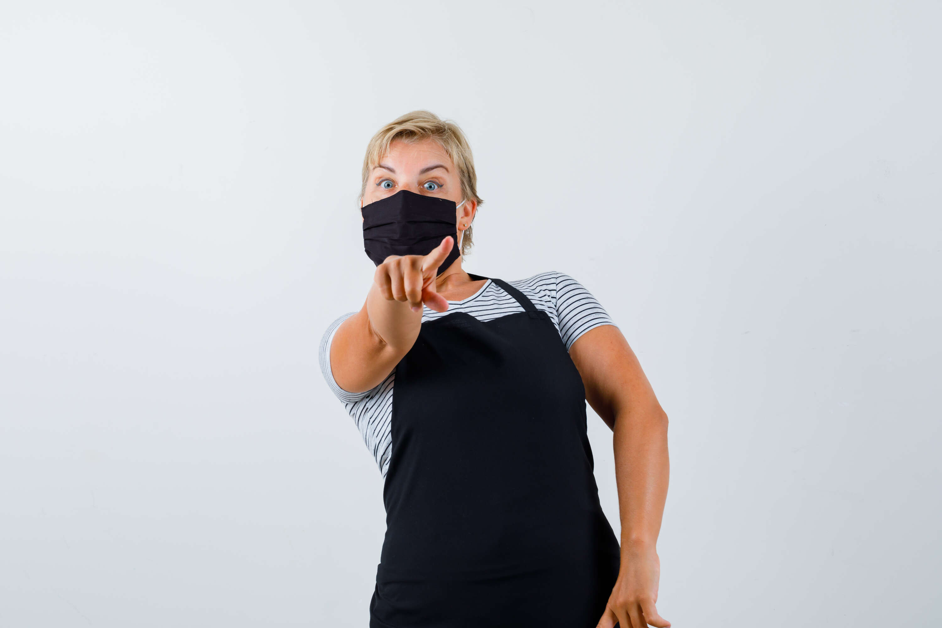 Why Server Aprons Are Essential for Professional Service & How Linen Rental Services Help