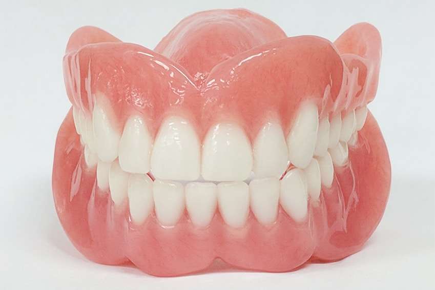 How To Find Comfortable And Cost-Effective Dentures Near You
