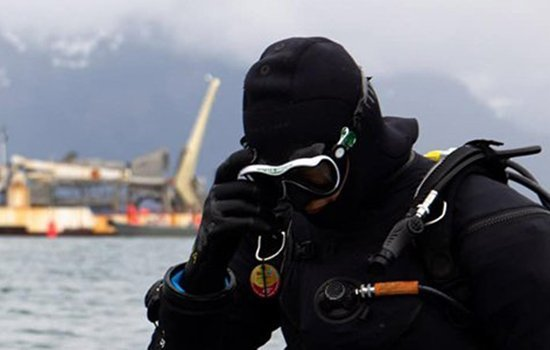 What’s the best diving gear for cold-water environments that still ensures comfort and safety