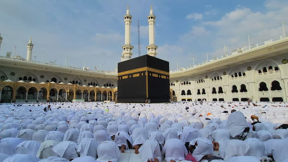 Best Umrah Packages: Guide for First Time Pilgrims Step by Step
