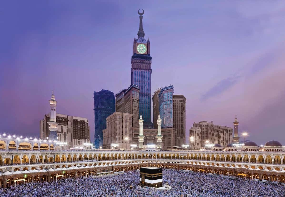 Which Affordable Easter Umrah Packages Include Hotel Stays 