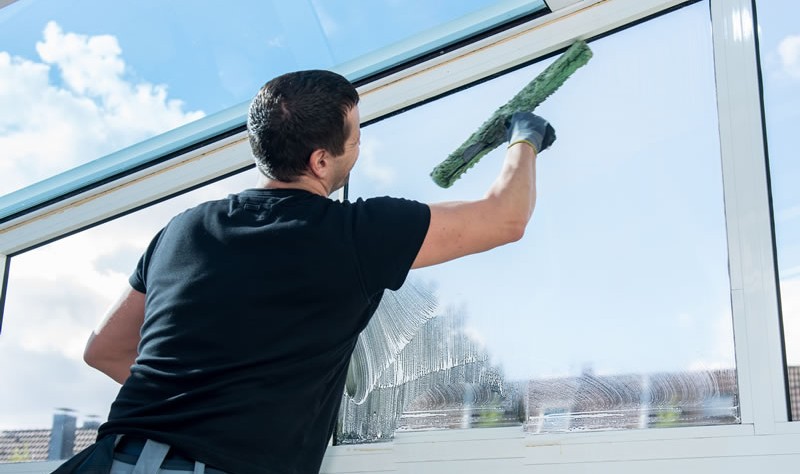 Window Cleaning in Northbrook, IL – Streak-Free Results for Homes & Businesses