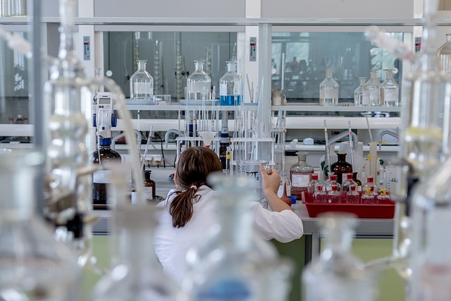 Why Lab Glass Quality Matters in Chemical Experiments?