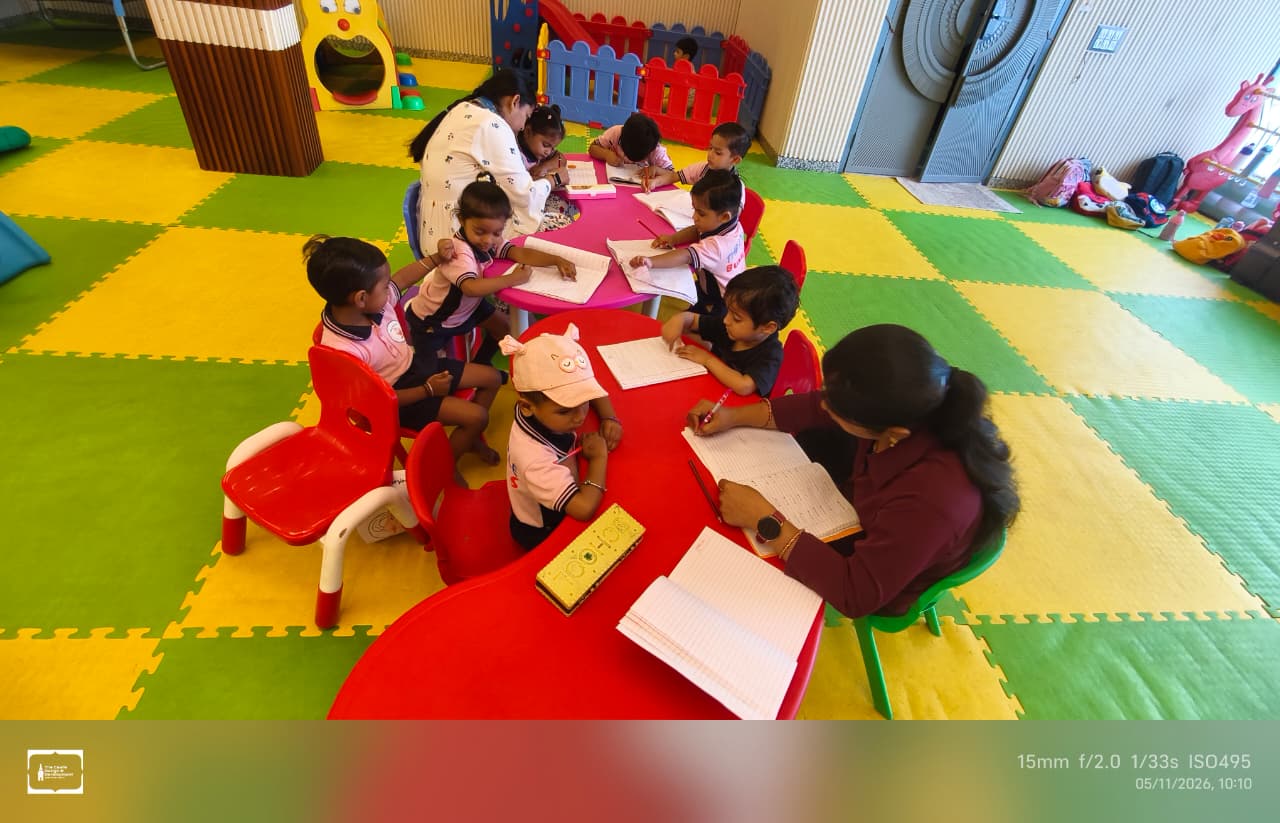Daycare in YEIDA, Gaur Yamuna City – A Safe & Happy Learning Space at The Castle Bunnies