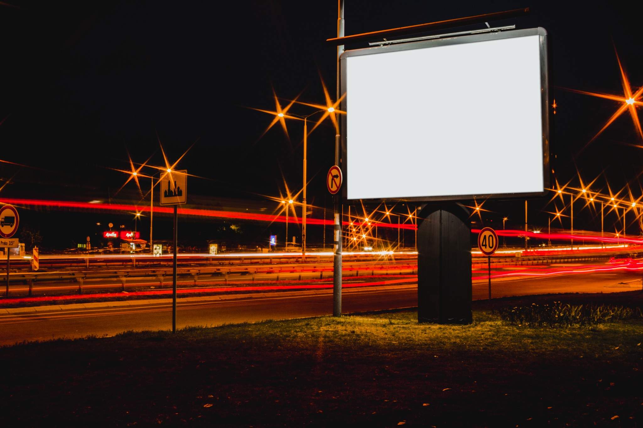 Why Brands Prefer Digital LED Screens Over Traditional Hoardings