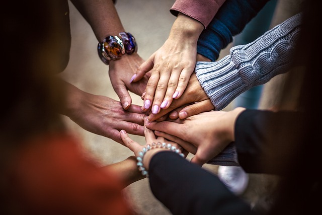 How Engaging with A Community Platform for Newcomers Enhances Cultural Integration