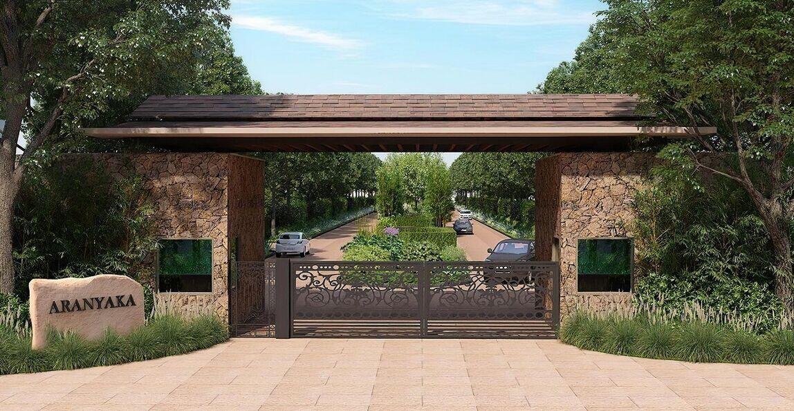 Why a Gated Farmhouse Is the Perfect Blend of Privacy and Comfort