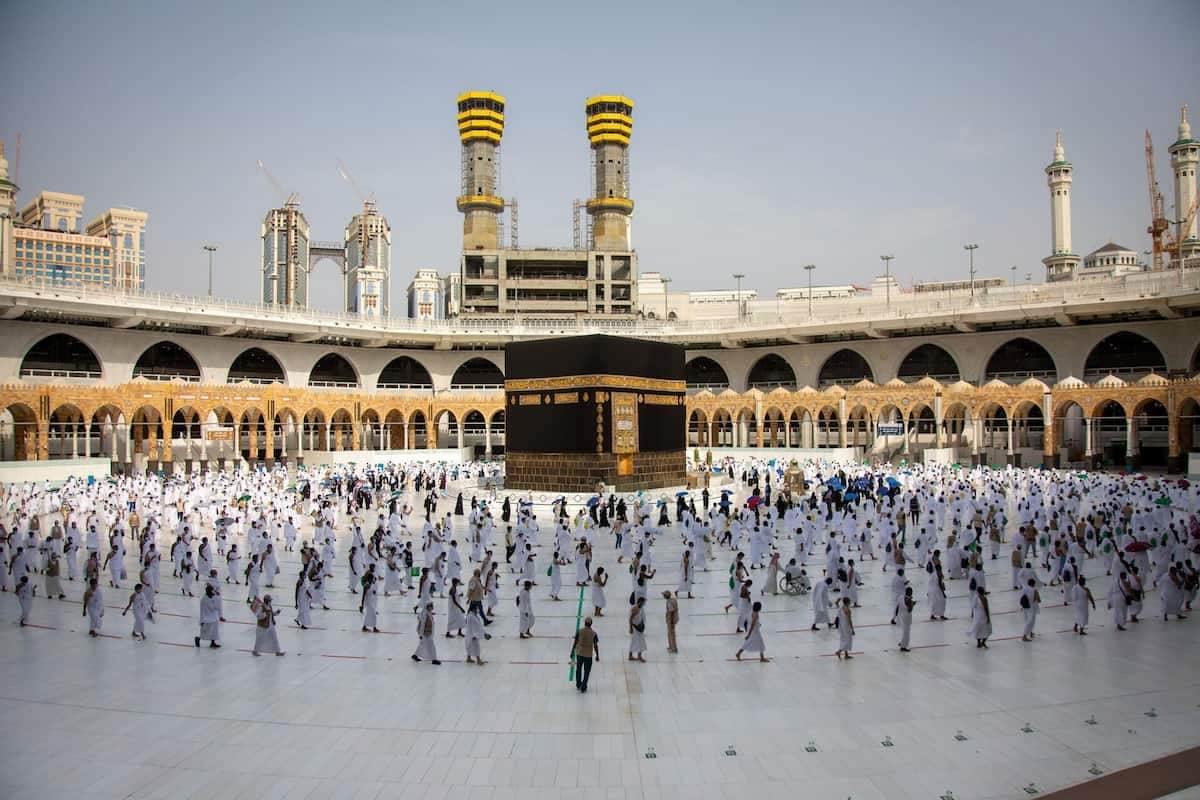 How Easter Umrah Packages 2027 Include Flights and Hotels