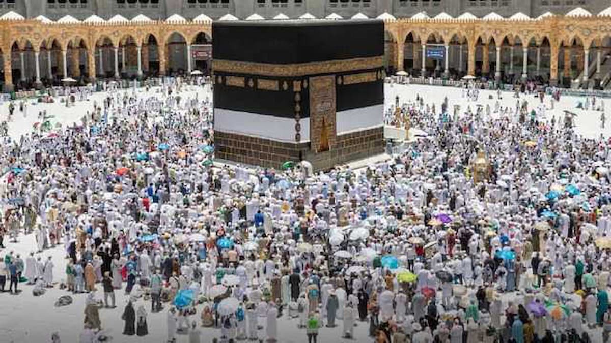 Why Families Prefer Direct Umrah Flights from UK for Travel