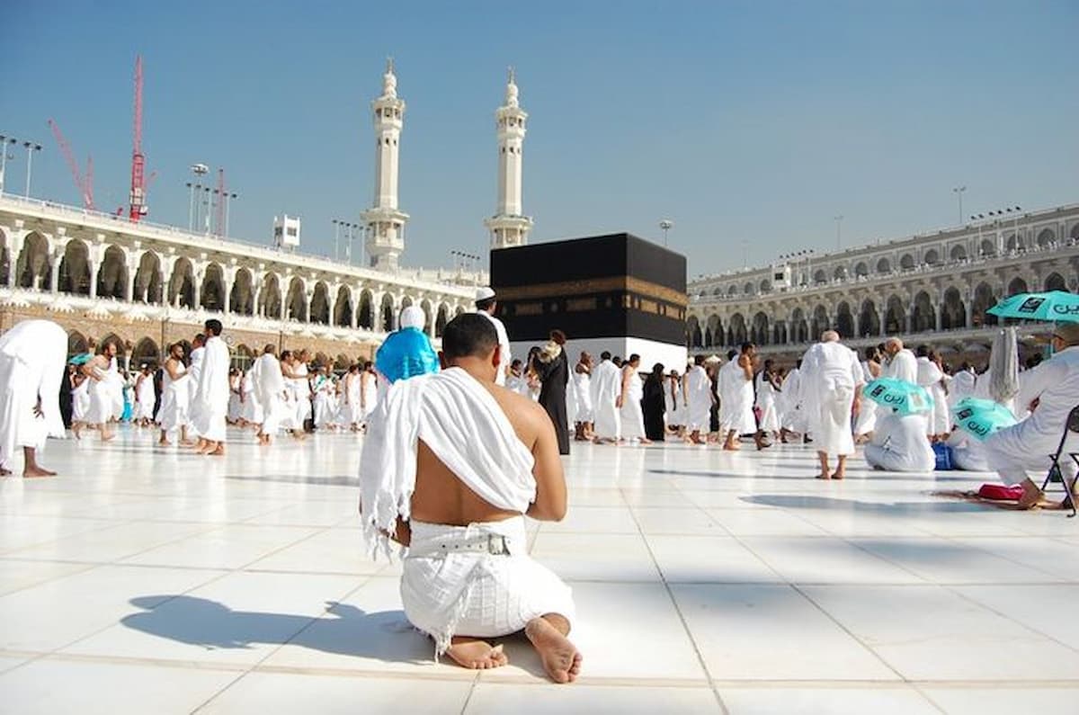 How to Choose Reliable Easter Umrah Packages from UK Easily?