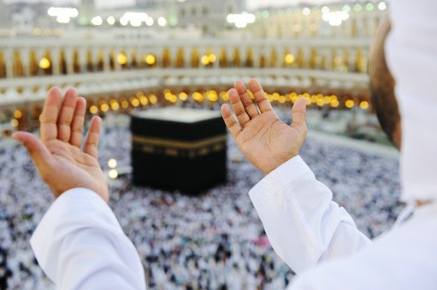 How Can You Choose the Right Easter Umrah Travel Agency?