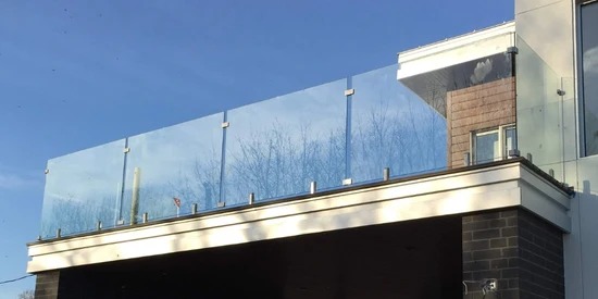 Framed vs. Frameless Glass Railings: Benefits, Drawbacks & Best Uses
