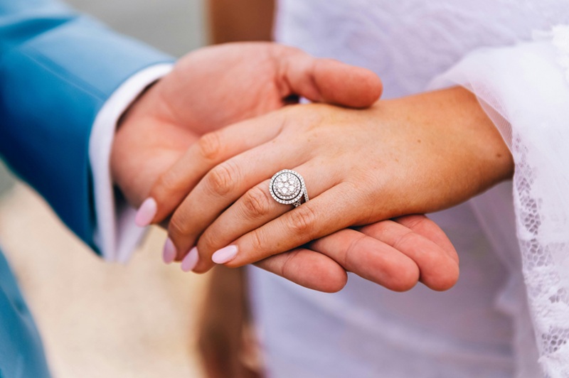 Halo Engagement Rings vs Solitaire Rings: Which Style Matches Your Personality?