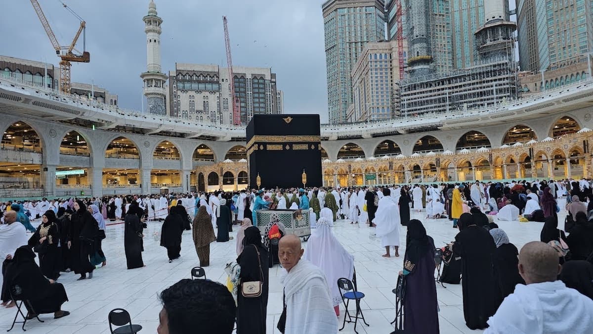 What Is Included in 14 Nights 4 Star December Umrah Packages?
