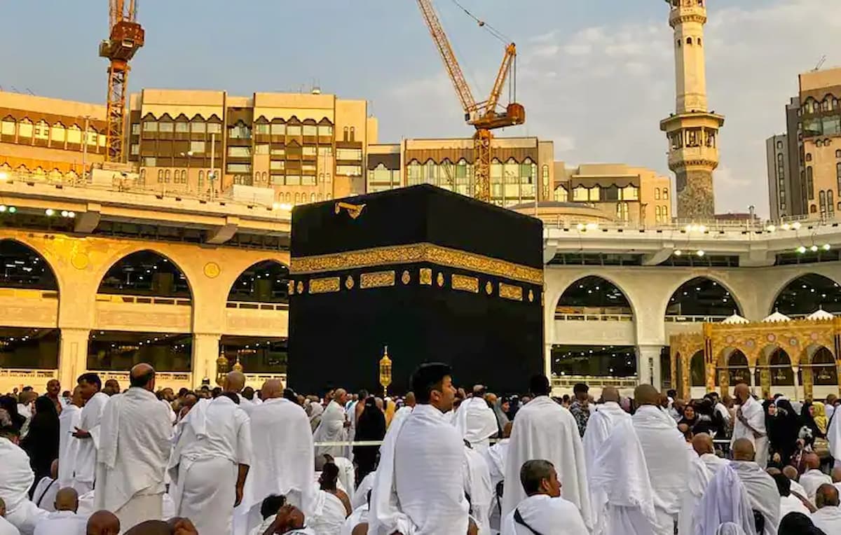 Complete Guide to Booking an Umrah Ticket from UK Online