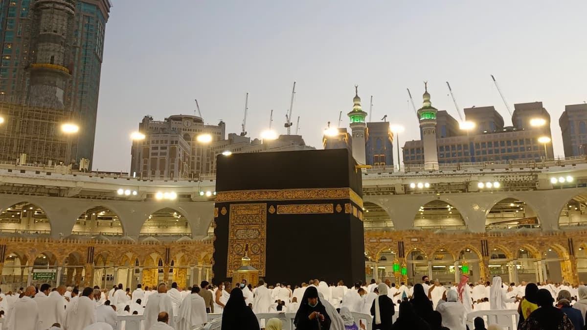 What Should You Know Before Booking December Umrah Packages?