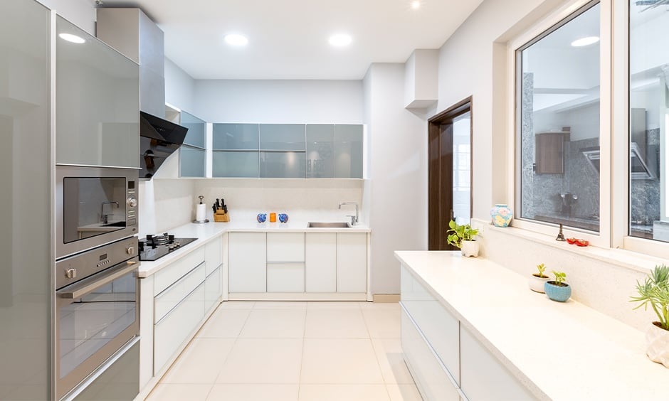 White Kitchen With White Worktop: Creating Light-Filled Kitchen Spaces