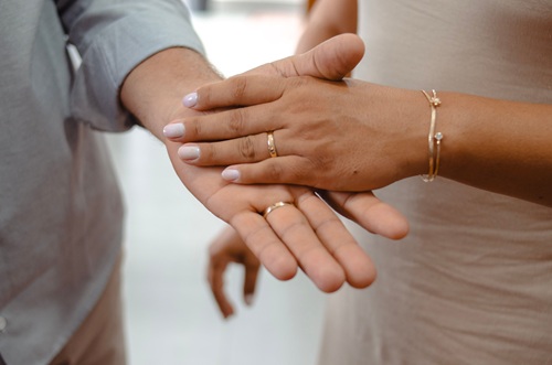 Gold Rings for Women: How to Choose the Right Style, Gold Colour, Shape & Fit