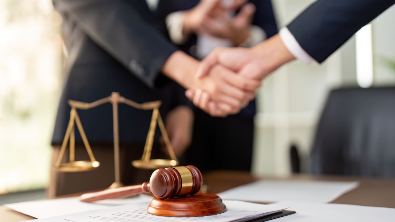 Best Ways to Choose a Professional Lawyer in Dhaka