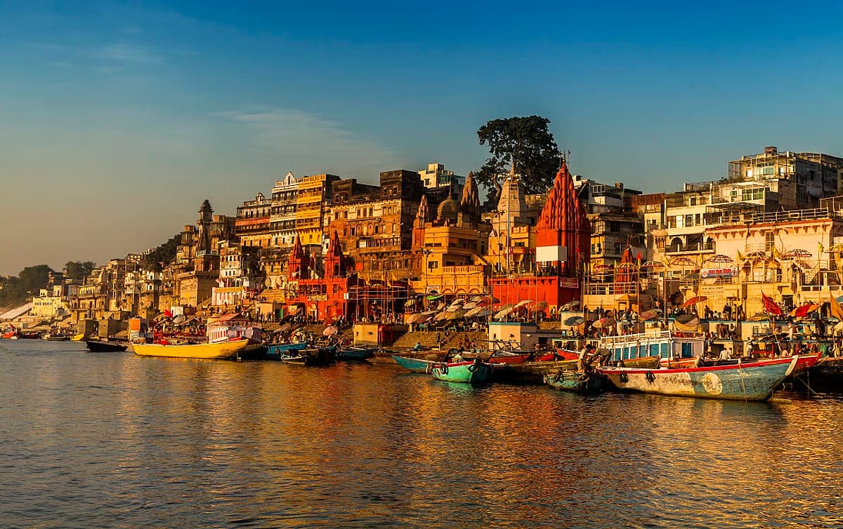 Where to Stay in Varanasi: Ghats, Old City or Cantonment?