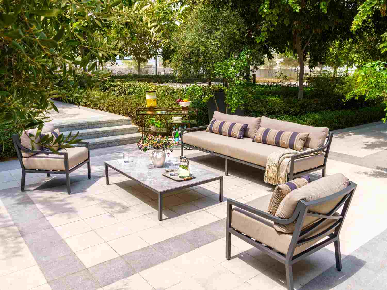 How to Choose Luxury Outdoor Furniture for UAE Weather