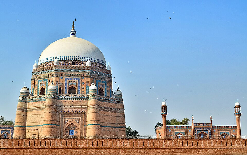 When to Book Flights to Pakistan from the UK