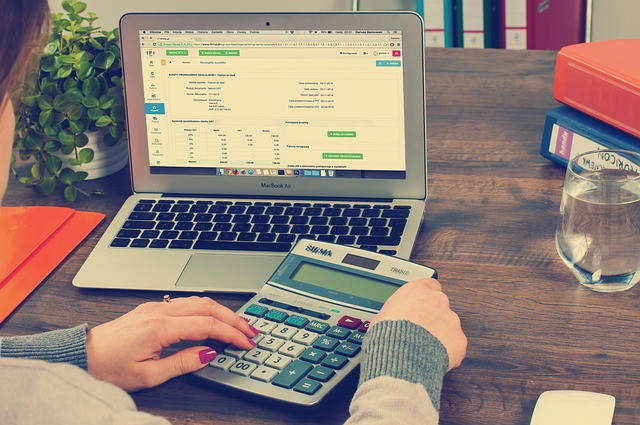 Freelancer Tax Calculator: How to Estimate Taxes, Deductions, and Quarterly Payments