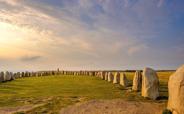 Low Fare Calendars vs Price Alerts: Which One Saves You More?